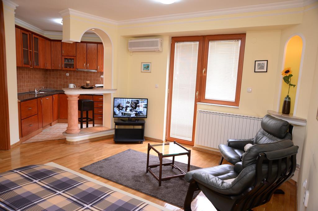 Exclusive Central Apartments Skopje Bagian luar foto